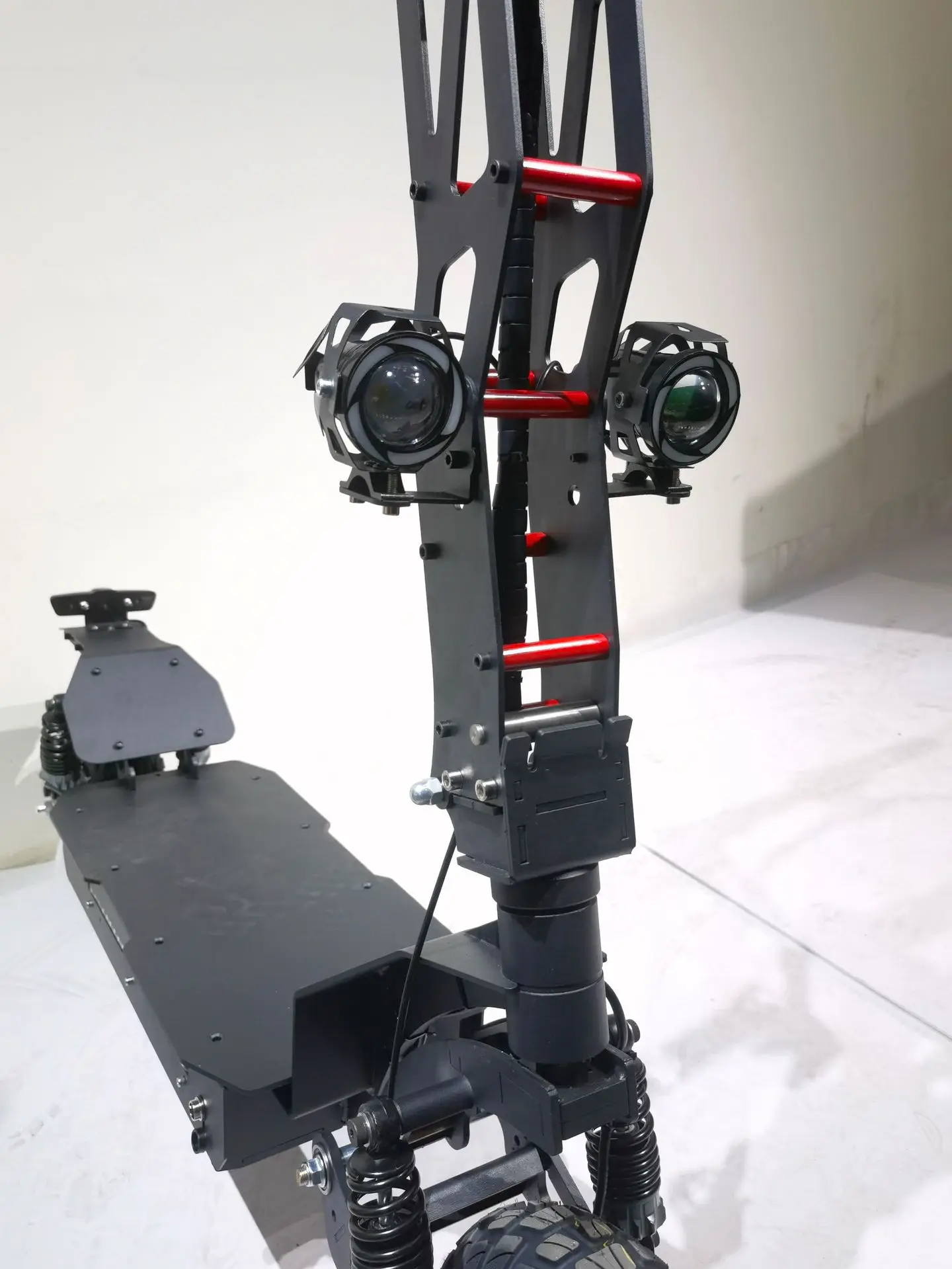 Источник завод 13 дюймов 6000 Вт Двойной Мотор 60v 20AH длинный диапазон 120 кг нагрузки взрослый самокат умный электрический скутер