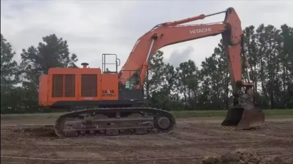 Hitachi ZX650 Excavator - High Digging Power & Reliability