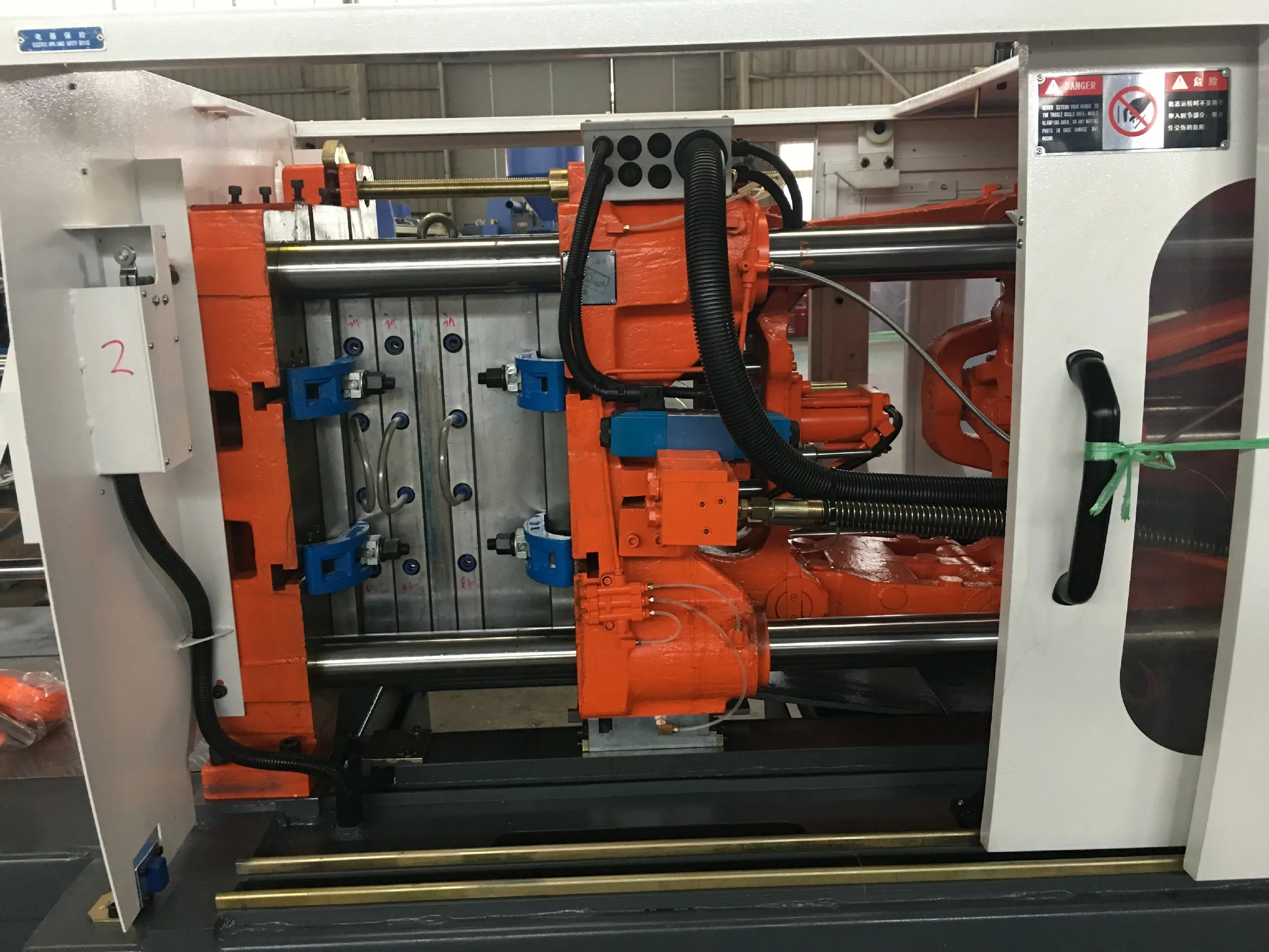 Пластиковая машина для литья под давлением для закрытия бутылок HDPE 110T