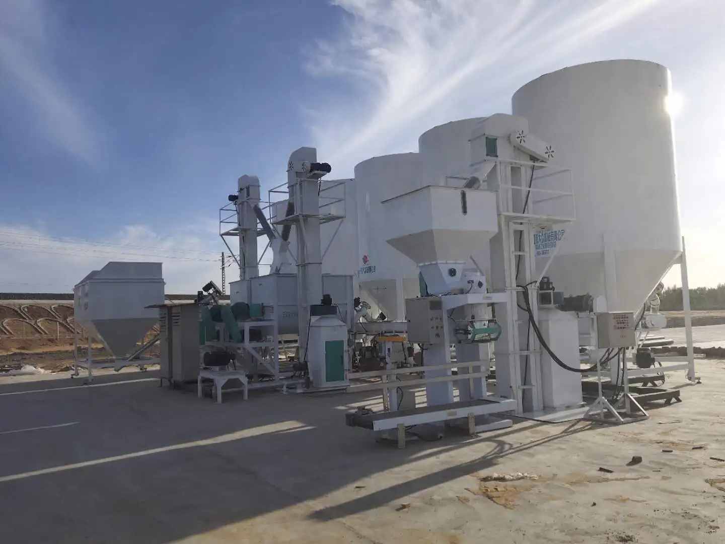 Feed Processing Machines Efficient Feed Feeder Fertilizer Spreader Seeders & Transplanters