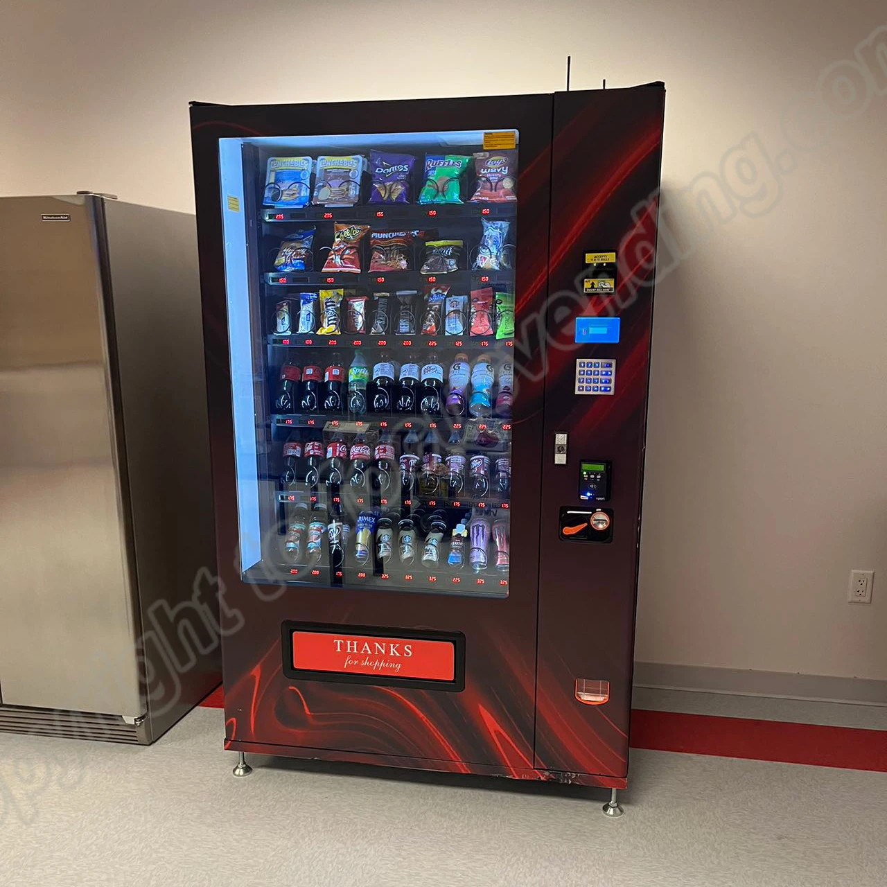 Made in China Fuzhou Factory Intelligent Self Service Snack and Drink Badminton Vending Machine Automatic