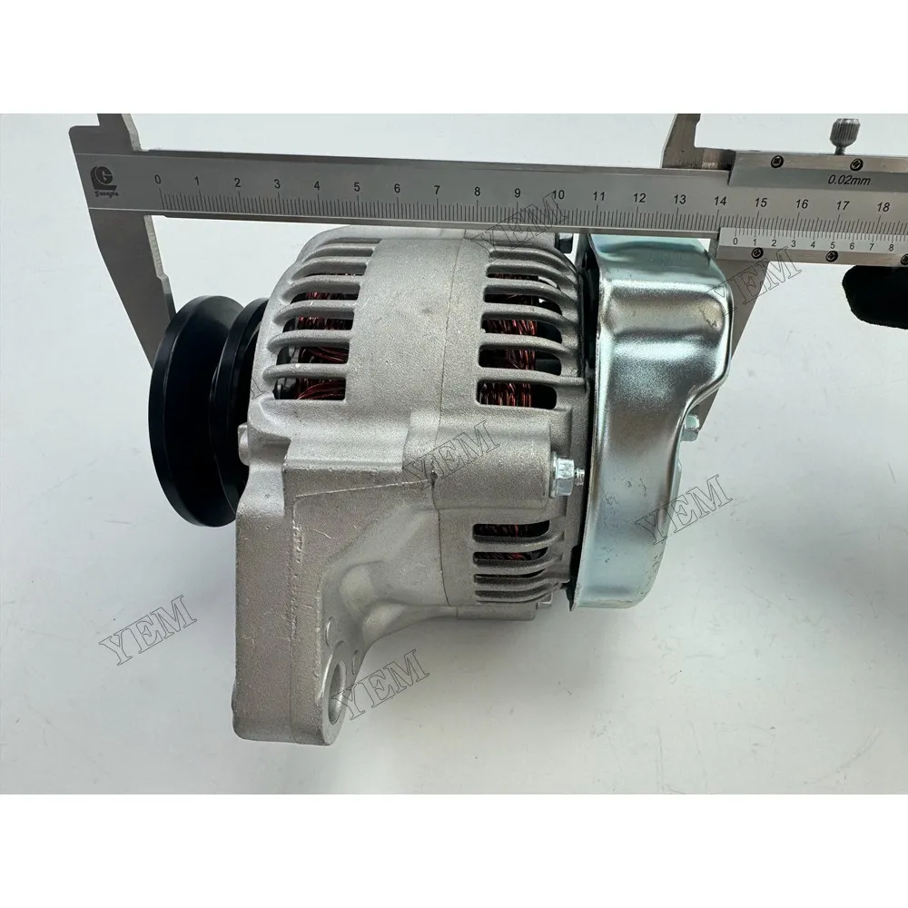 Alternator 15372-64010 for Kubota Engine D650 Tractor B5100D-P B6100D-P B6100HST-D B7100D-P B7100HST-E 6