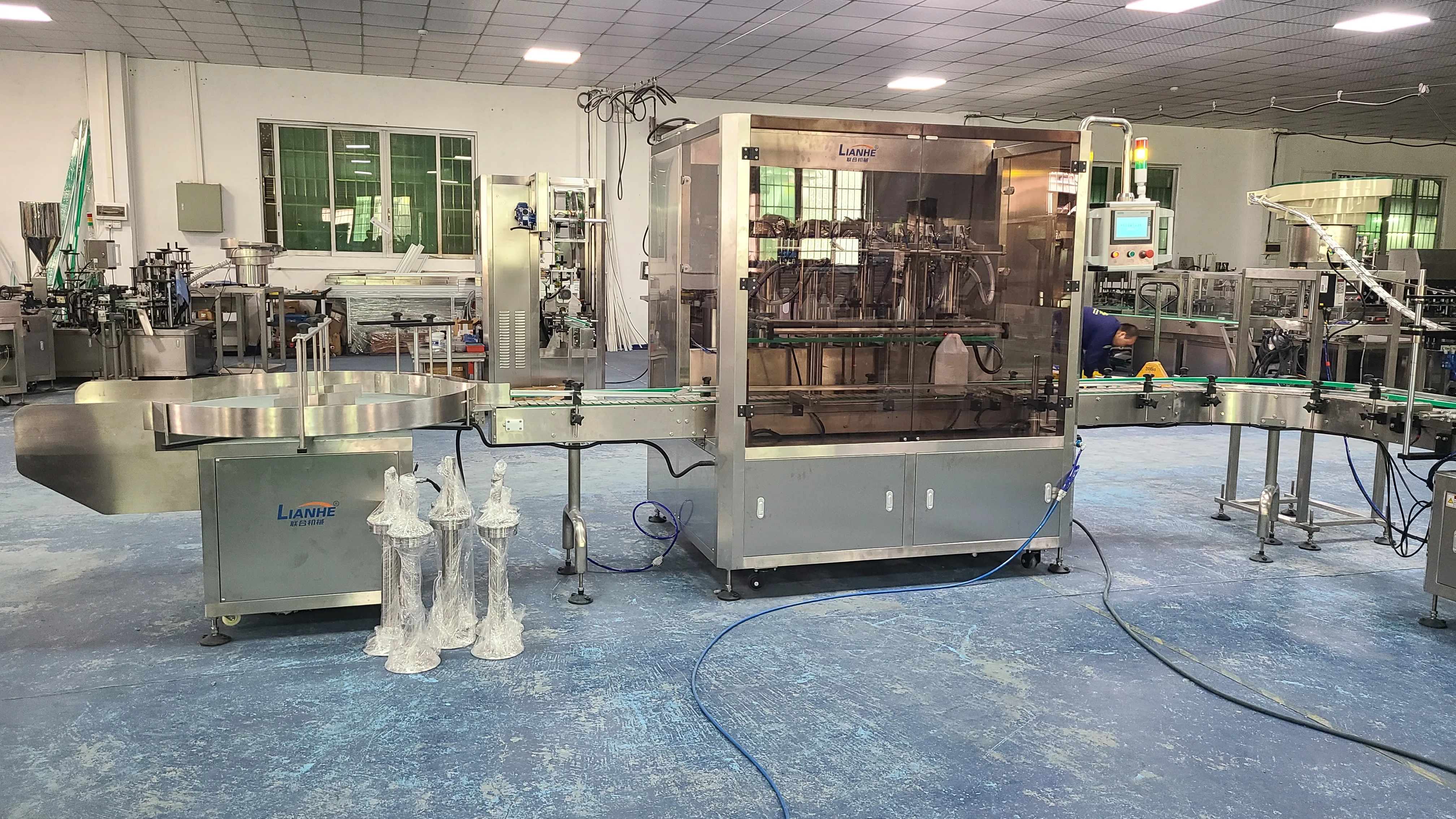 Автоматическое оборудование для розлива косметики, машинки для розлива геля и укупорки, линия по производству шампуня, лосьона для ухода за кожей