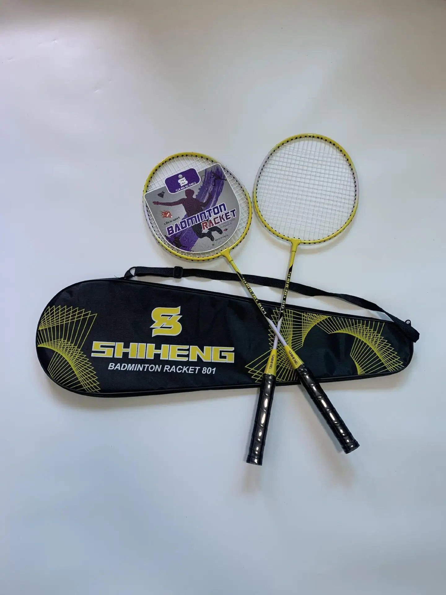 High Quality Hard Ferroalloy Badminton Racket for Indoor and Outdoor Entertainment Direct Factory Wholesale