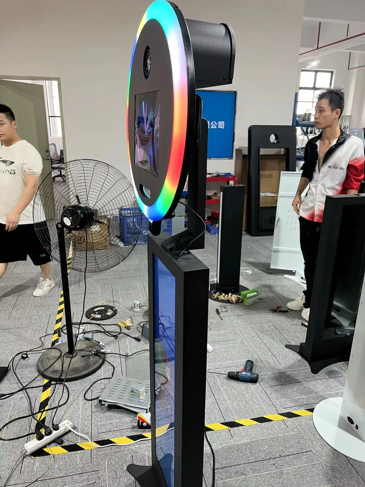 RGB LED Lights Bring Ipad Photo Booth Free Custom Shape Photo Booth Shell Stand Booth 10.2'' 11'' and 12.9'' Ipad 1 - 9 Pieces