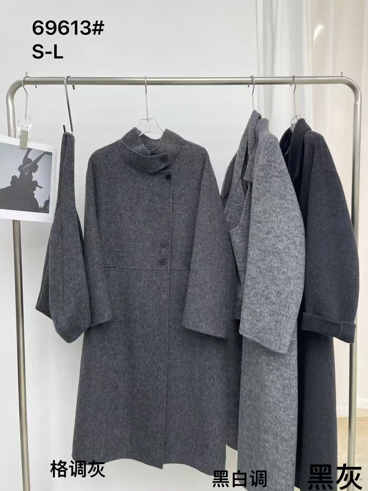 Women's Oversize Wool Coat with Logo Decoration Autumn Winter Outerwear Solid Plain Dyed Leather Cashmere Filled Long Overcoat