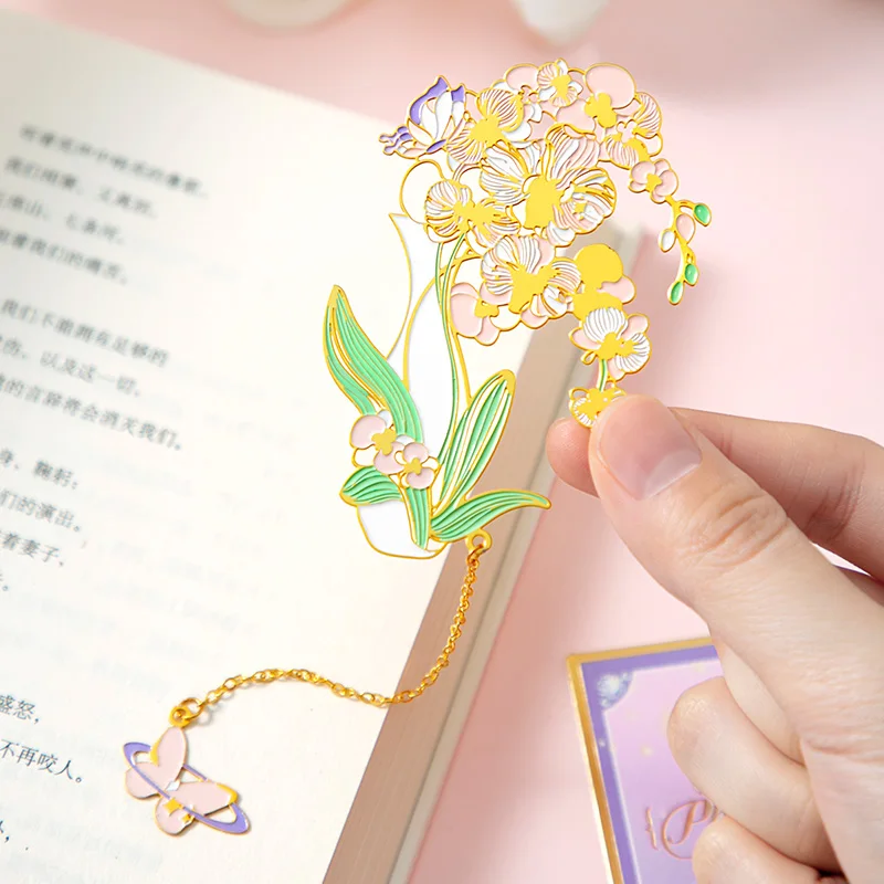 Simno Flower Theme Gold Plated Exquisite Hollow Metal Bookmark with Chain for Ladies Book Lovers Gift