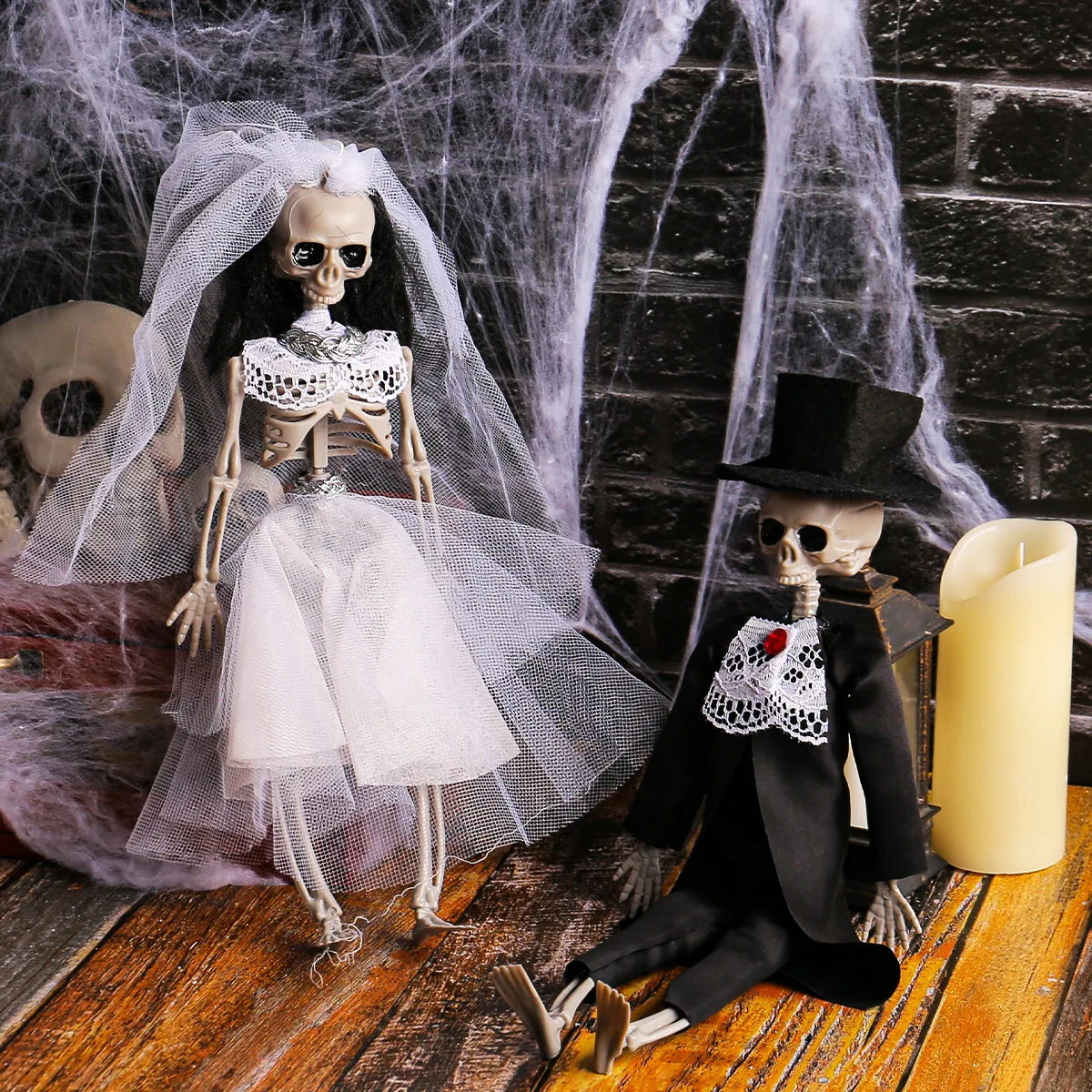Hot Selling Chamber of Secrets Bar Party Trick Prop Halloween Decoration Skeleton Bride Groom Pendant