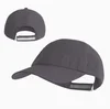 Gris oscuro