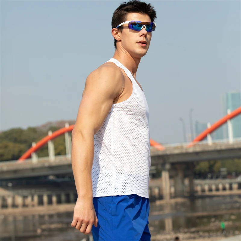Seamless Mesh Breathable Man Big Hole Quick Dry 100% Polyester 100 GSM Marathon Running Sleeveless T-Shirt for Men