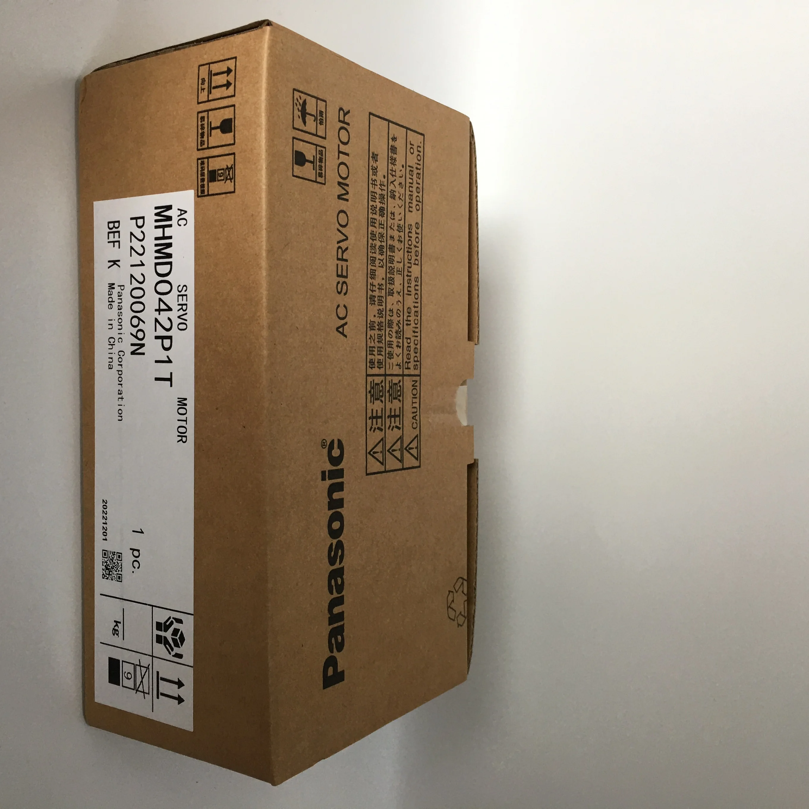 Panasonic AC servo motor MHMD042P1T Panasonic AC servo motor MHMD042P1T