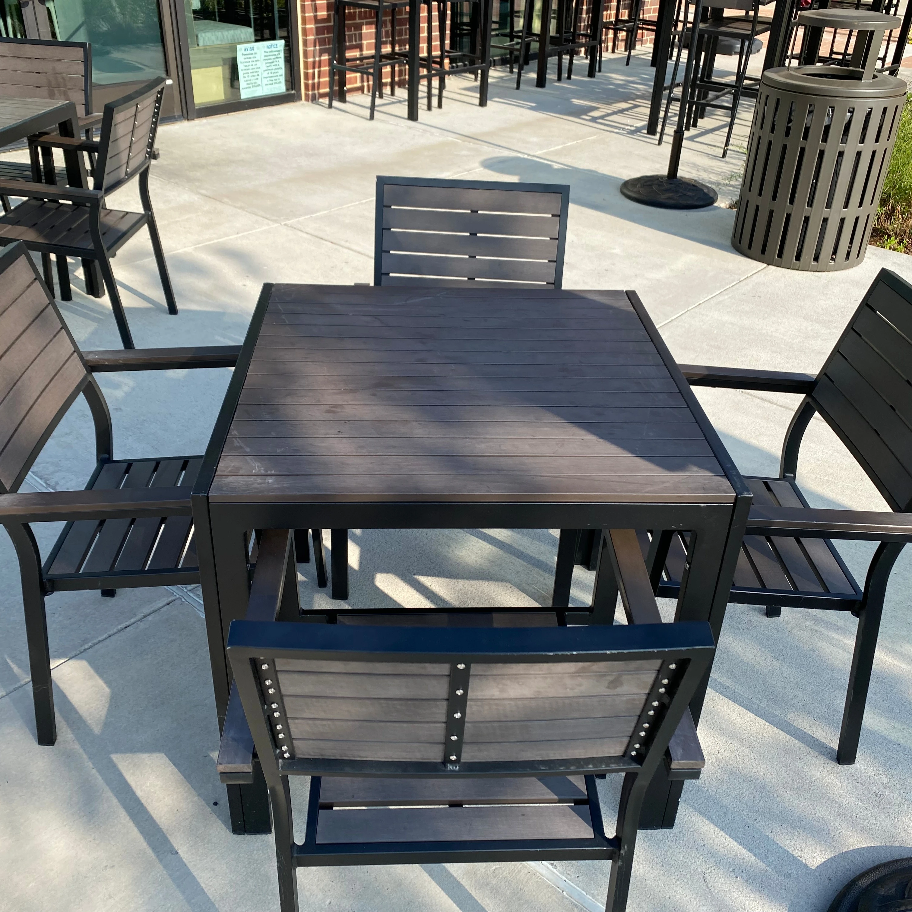 Открытый ресторан древесно-пластиковый PE ротанга arm черный конструкция патио стол и стул (FOH-O29)