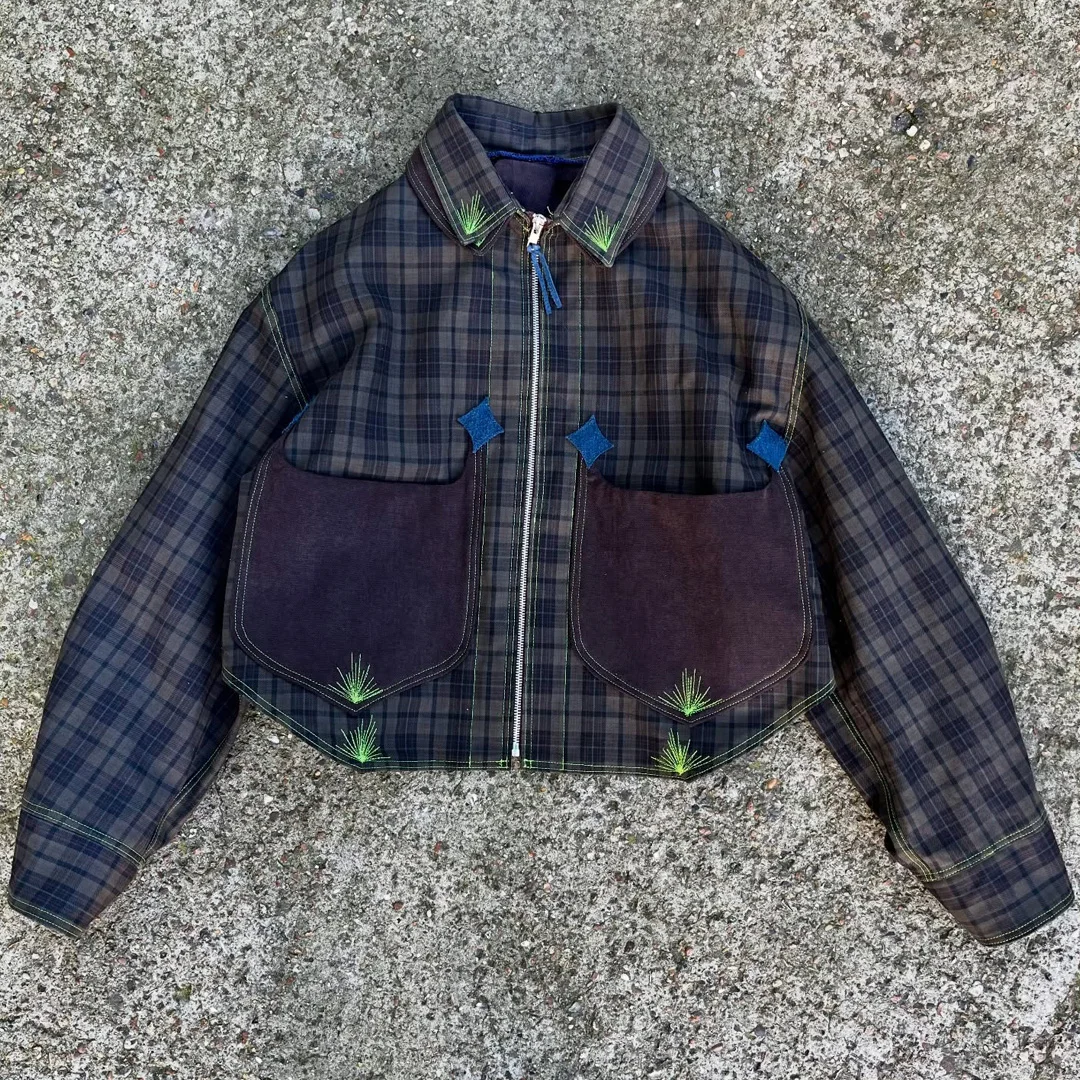 Niestandardowa przycięta do talii męska kurtka z bawełnianego denimu w rozmiarze XL, z kontrastowym haftem na klapy, kurtka codzienna z zamkiem do pracy, zewnętrzną odzież z prywatną marką i obsługą OEM