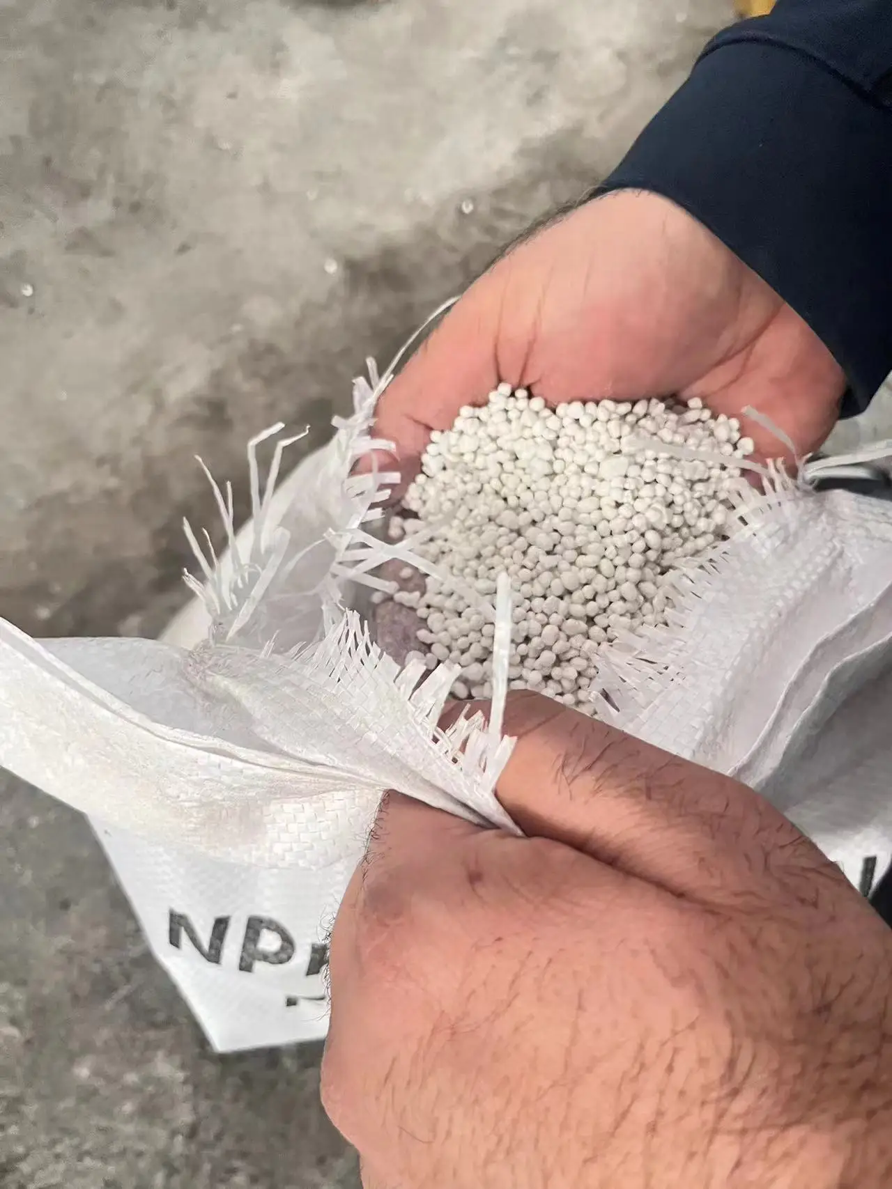 Compound Fertilizer NPK 15-15-15 Low Quality, Agriculture C Grade, Offwhite or Yellow Granular