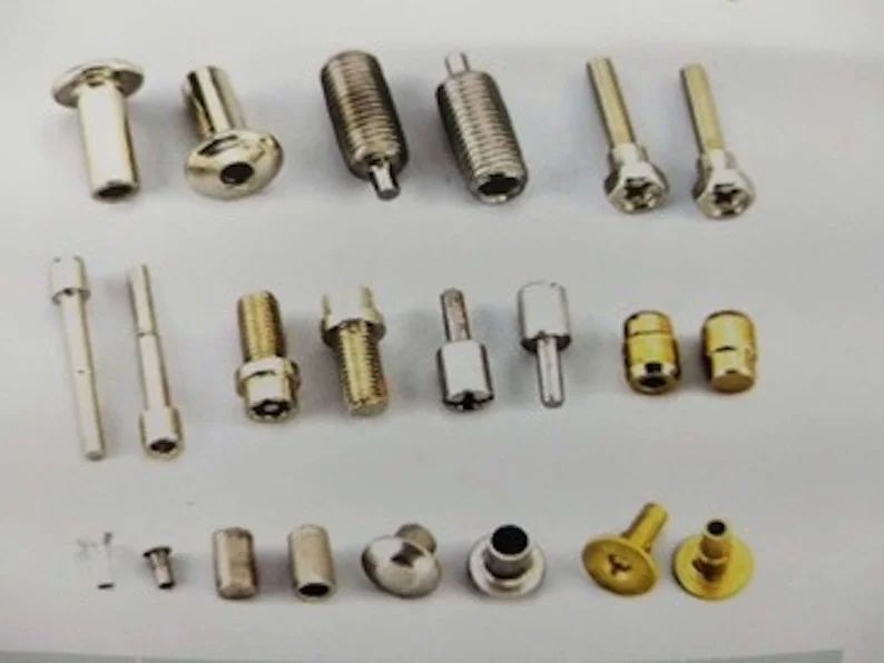 Полностью автоматическая Резак Пресс-формы для сложных винтов и столбов, формовочная машина для холодной резки