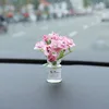 Bottiglia di fiori con boccioli di stelle rosa