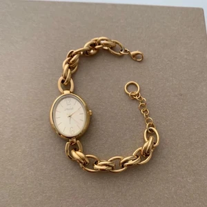 New Vintage High Quality Hot Retro Oval Colorful Treasure Brass Band Watch Hollow Chain Quartz Watch