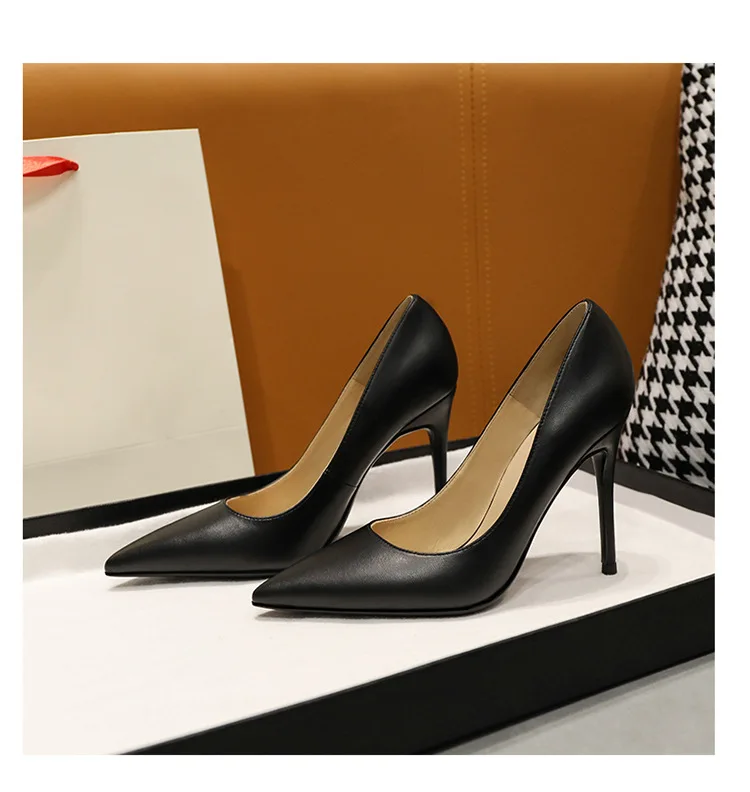 Moda Plus Size Tacchi Alti Scarpe Da Donna Scarpe A Punta Con Tacco A  Spillo Luminose Taglia 31 41 42 43 - Buy Da Sposa Luminoso Scarpe A  Punta,Sandali Della Donna,Di Modo