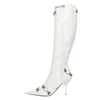 สีขาว