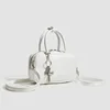 Bianco con ciondolo a forma di borsa