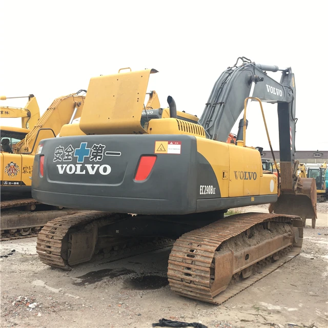 Вольво 290. Volvo ec210blc. Аккумуляторный отсек Вольво 290blc. Силовые провода Вольво 290blc.