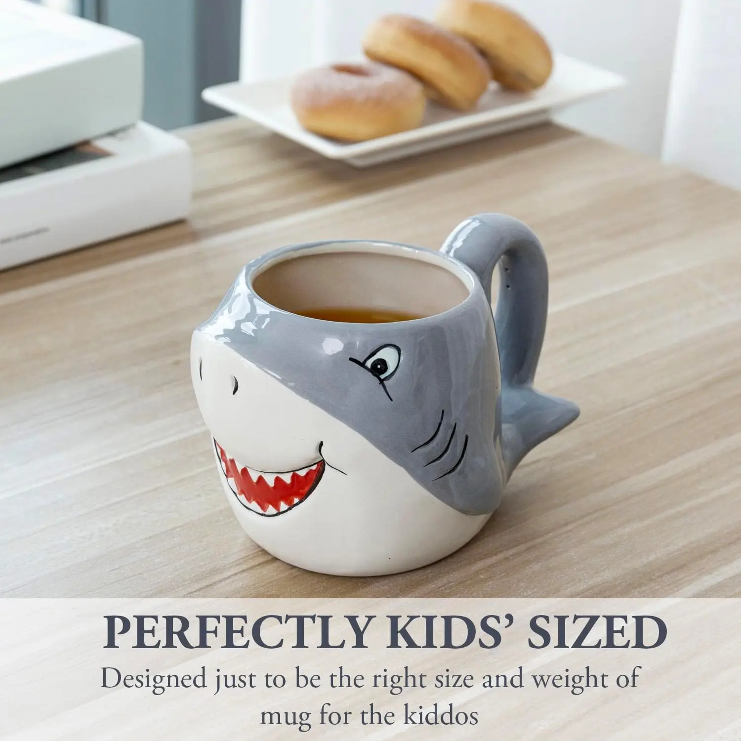 Customizable smiling little shark shape design, two-color shark theme 3D cartoon animal with handle, cute novelty gift