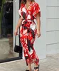 Fleur rouge géante