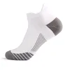Calcetines cortos blancos con orejas.