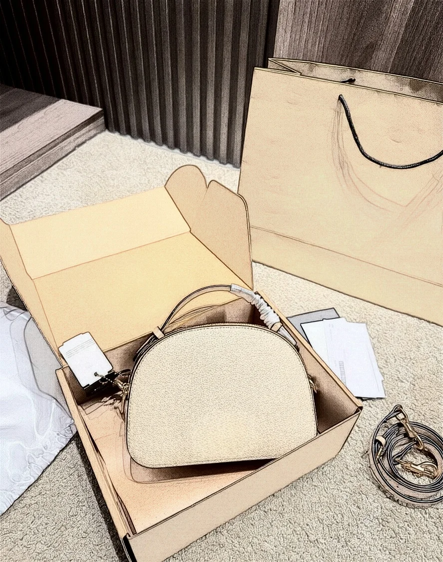 High-end Women’s Summer 2026 New European American Vintage Printed Letter PU Shell Classic Single Zipper Everyday Use Shoulder