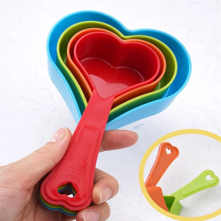 4 pieces set kitchen baking tool plastic heart shaped measuring cup set