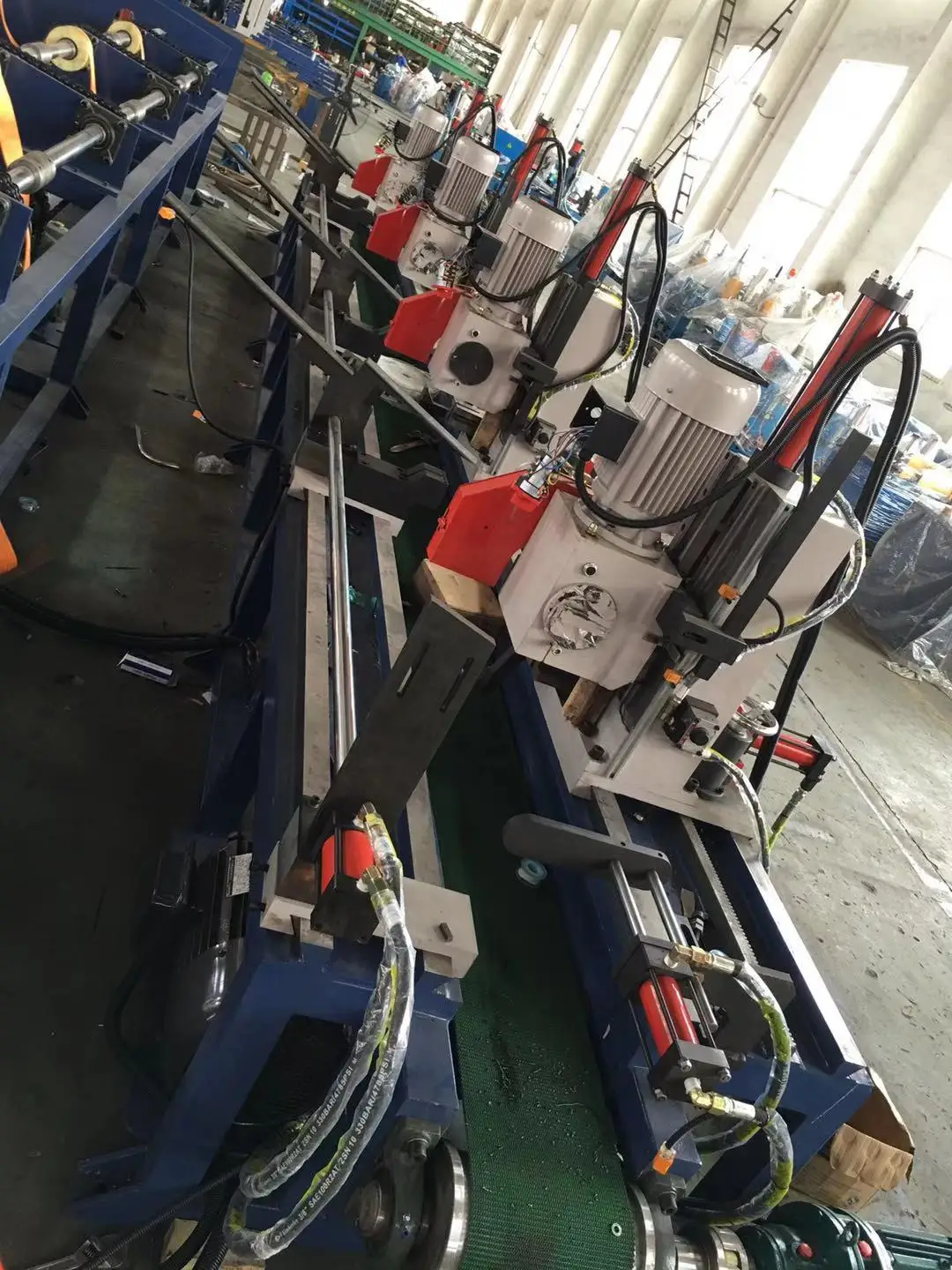 Automatic CNC Pipe Tube Cutting Machine with Automatic Feeding and Loading Square Oval L-profile Pipe Cutting Machine