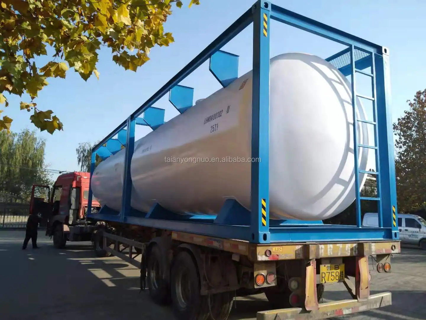 Iso 20ft Liquid tank Container with 24000 Liters Volume for  Storage
