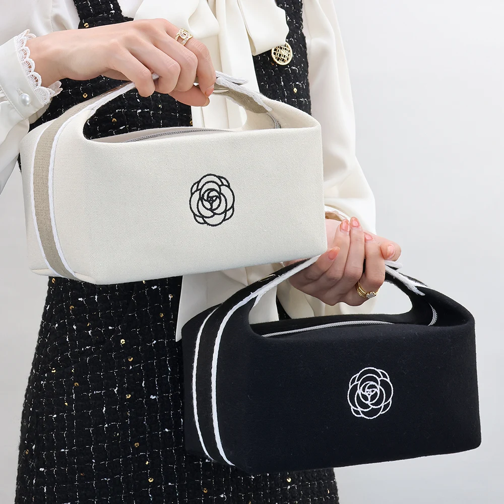 Wholesale Luxury Cosmetic Bag Portable Durable Canvas Handheld Travel Makeup Bag Zipper Lipstick Toiletry Pouch Bag for Women