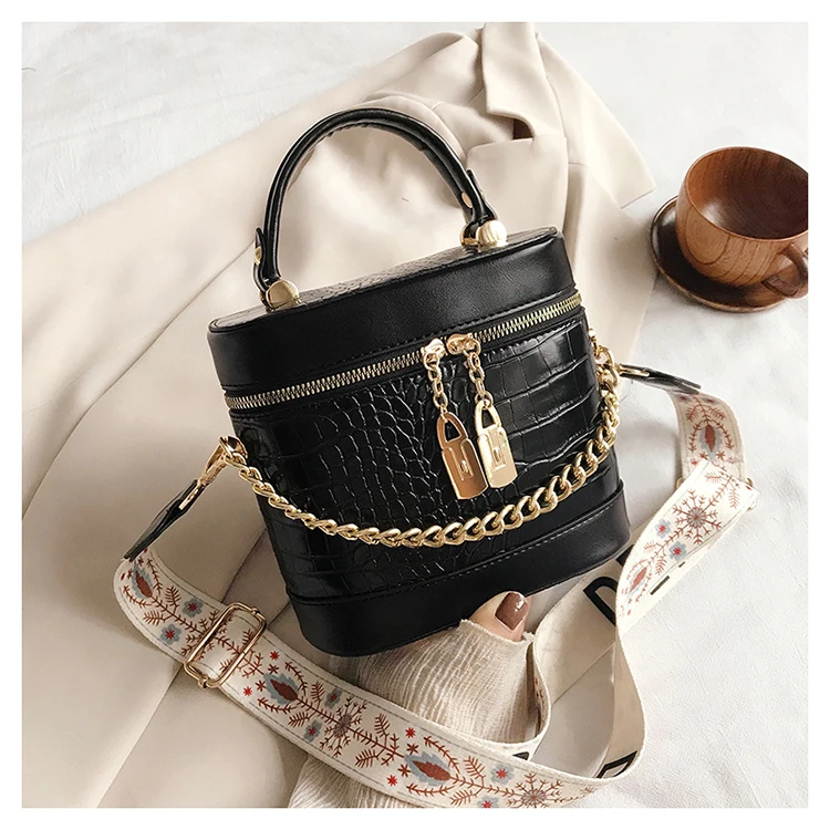 Luxury Minimalist Designer Leather Shoulder Handbag Customized Ladies Messenger Bag