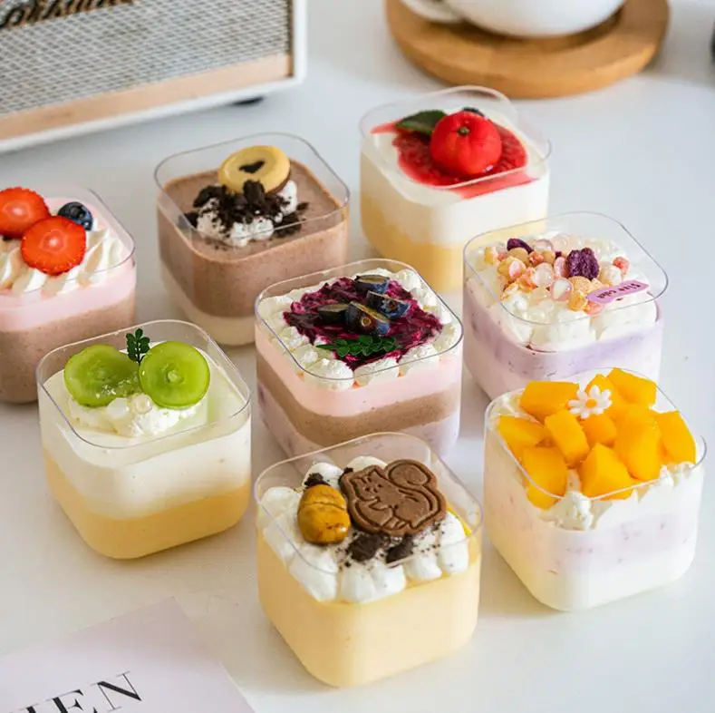 Amazon｜HIMETSUYA カップケーキボックス 個別カップケーキ容器 50パック 2個 | 透明プラスチックカップケーキキャリア マフィン カップケーキホルダー用 蓋付き ハイトッピング 厚め 積み重ね可能｜ベーキングカップ オンライン通販 Cididu 透明プラスチックカップケーキボックス 48個 3.5インチ 個別カップケーキホルダー リボン付き 使い捨てシングルオー