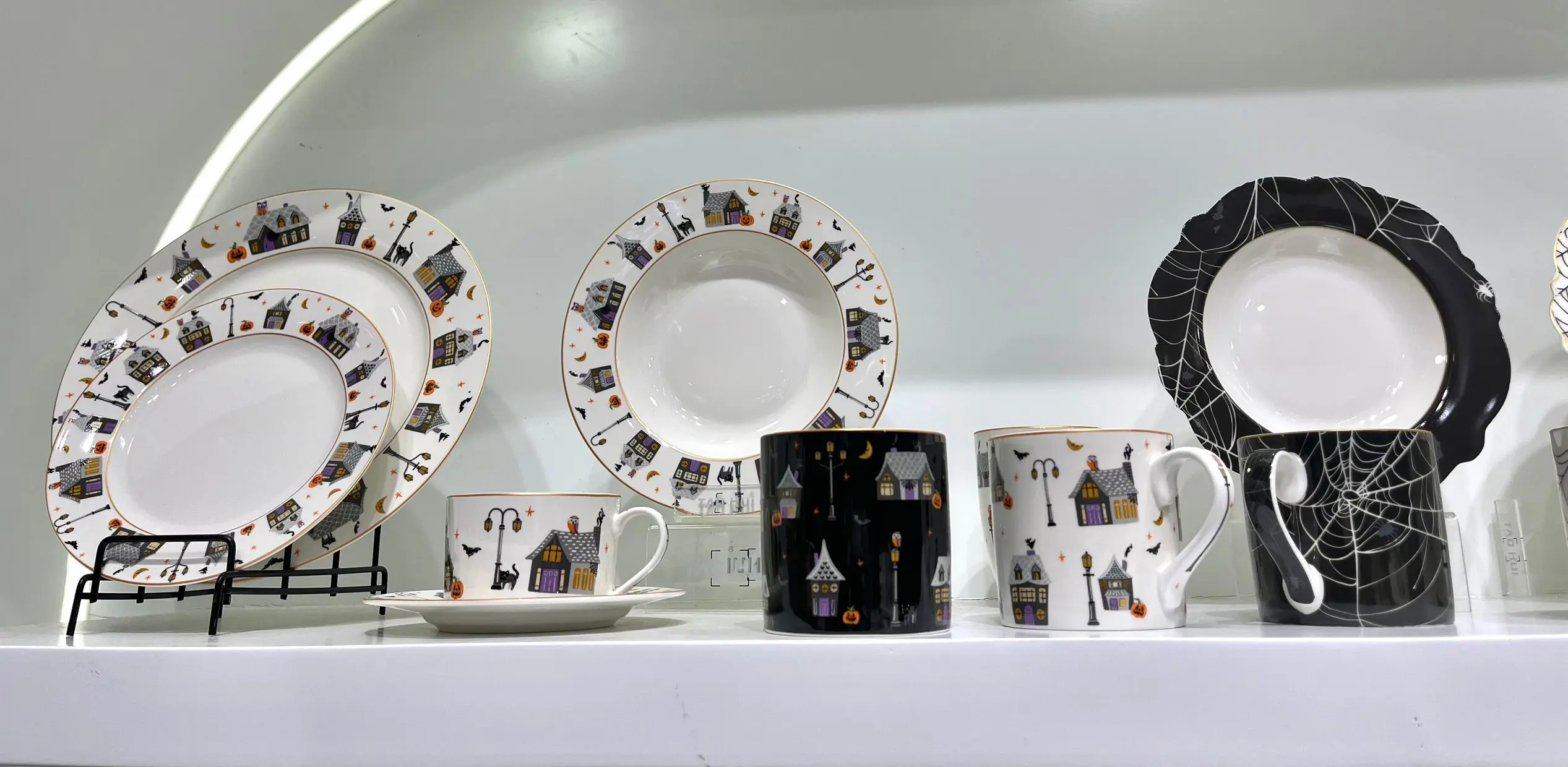 Superb Halloween Pumpkin Bat Design Porcelain Fine Bone China Dinnerware Set Tableware Party Supplies with Black Patterns factory