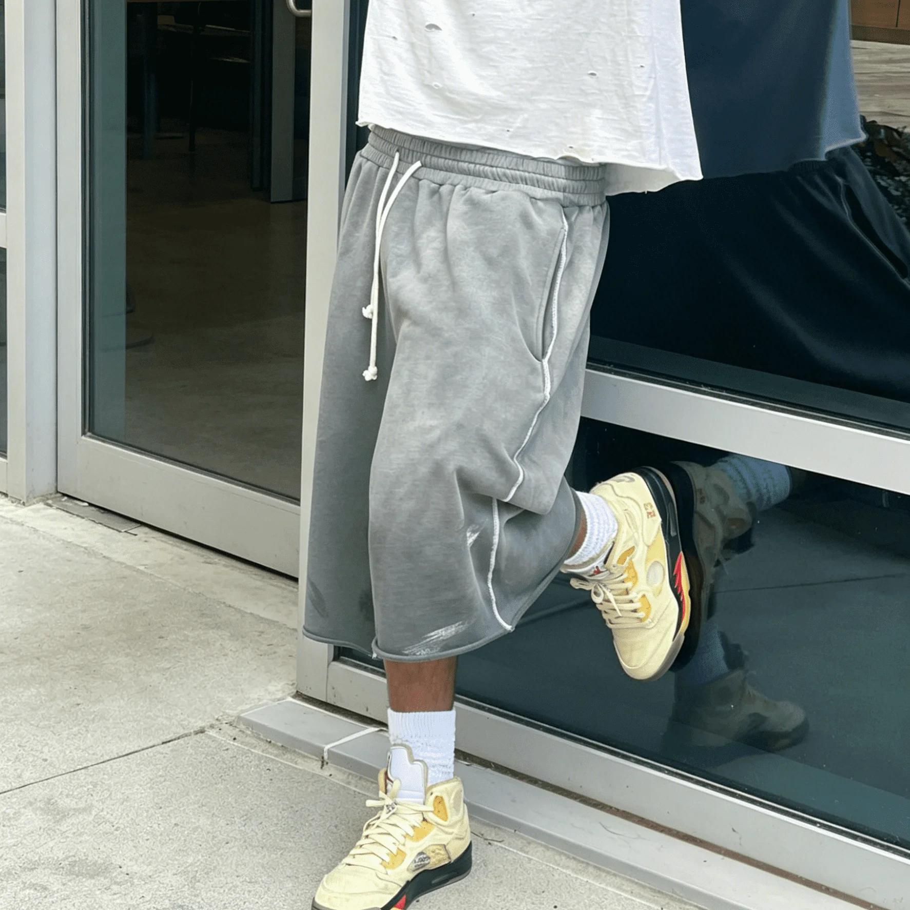 Wholesale Custom Logo Mens Grey Acid Washing Baggy Drawstring Raw Hem Basketball Streetwear Hip Hop Summer Sports Shorts gallery 2