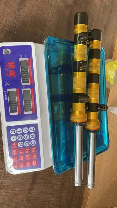 Передний амортизатор