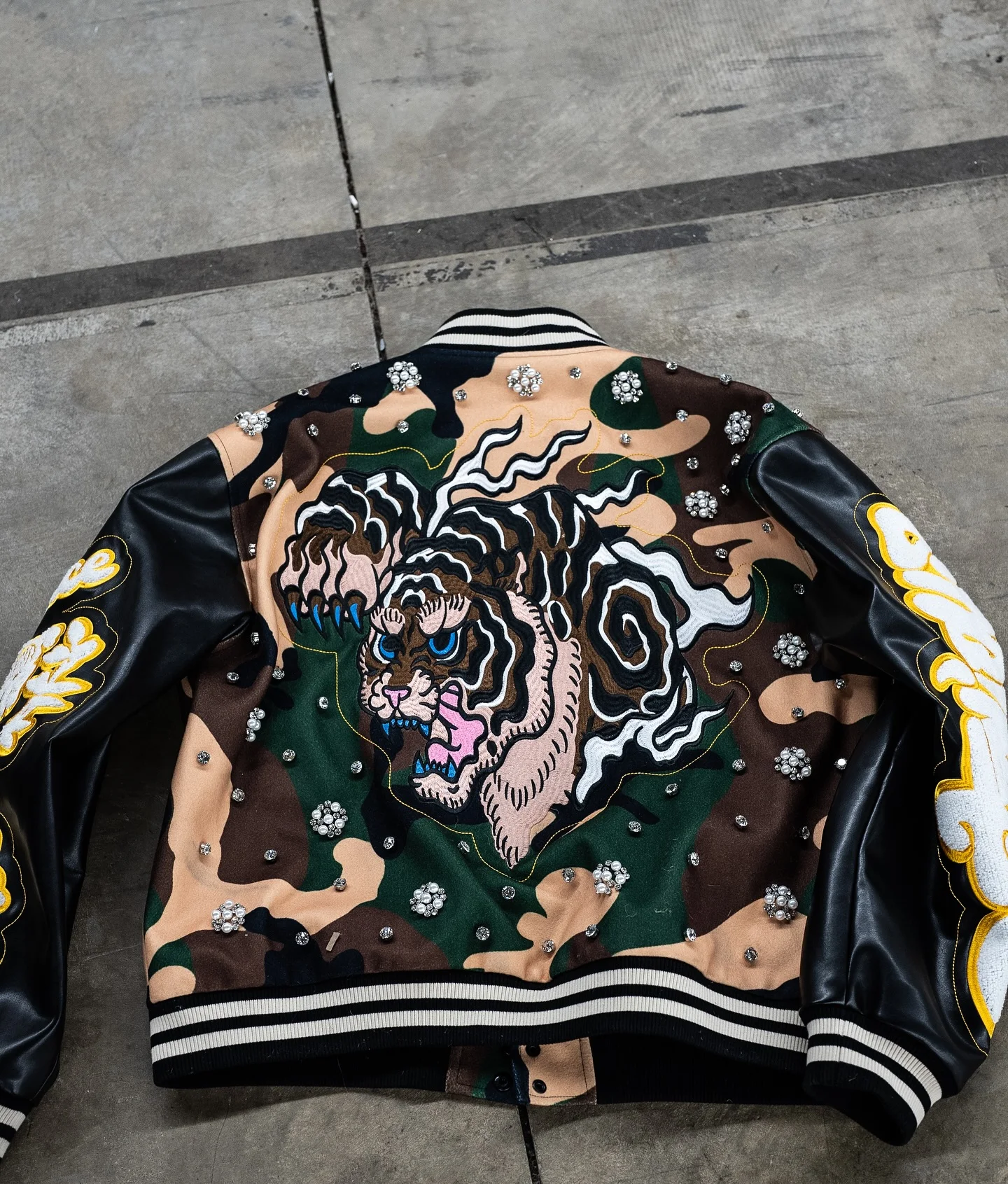 OEM Custom Winter Chenille Embroidery Logo Diamond Leather Bomber Jacket Genuine Leather Varsity Jackets for Men gallery 2