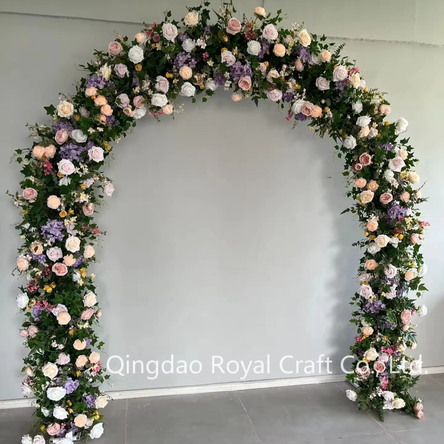 een bruiloft boog versierd met bloemen en bergen. ai-gegenereerd 30124571 stockfoto bij Vecteezy een bruiloft boog versierd met bloemen en bergen. ai-gegenereerd 30124571 stockfoto bij Vecteezy