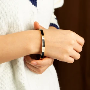 Wholesale Bracelets 18K Gold Plated Stainless Steel Minimalist Elegant Bangle Bulk Jewelry for Retailers