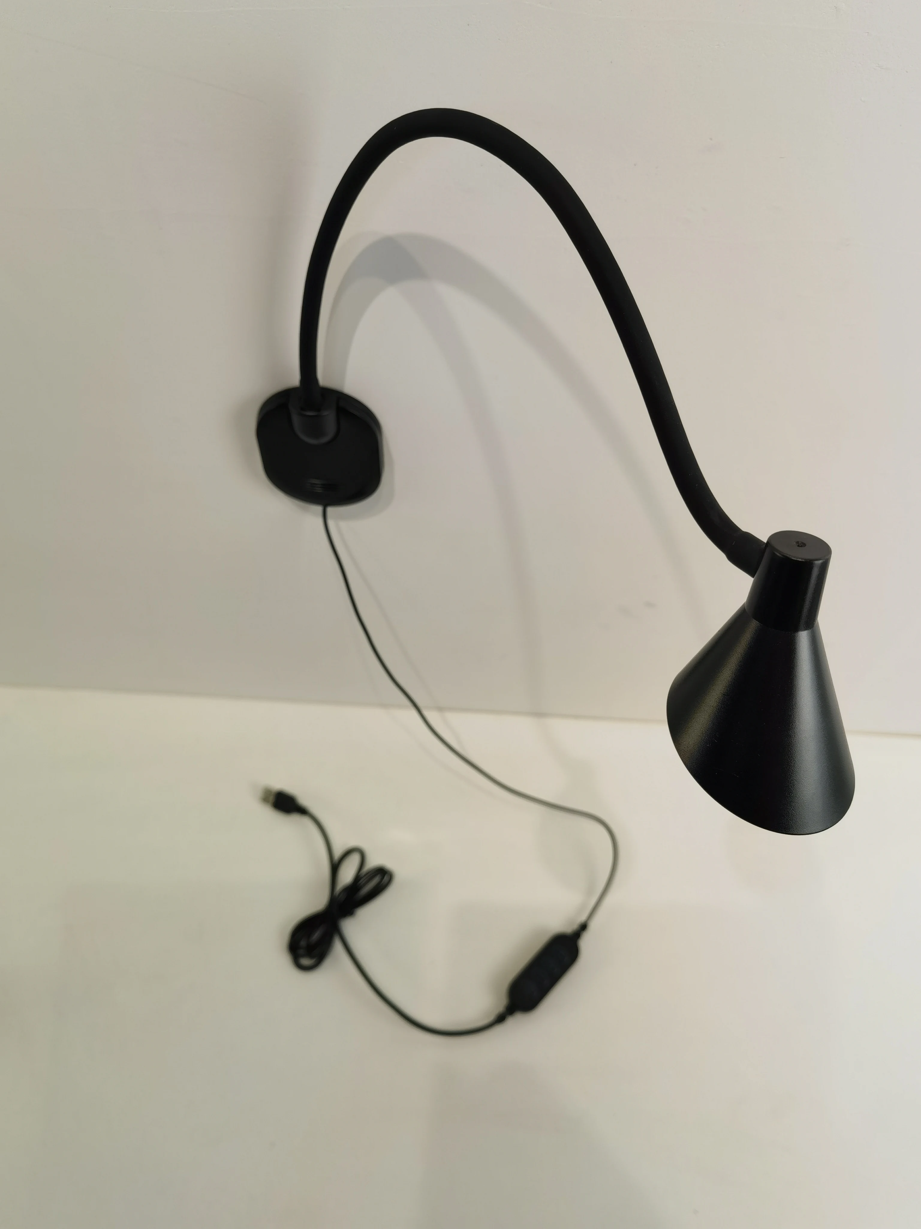 Modern Rechargeable Battery-Operated Gooseneck Task Lamp with Dimmable Lighting Dome Shade PC Body Material for Reading Room