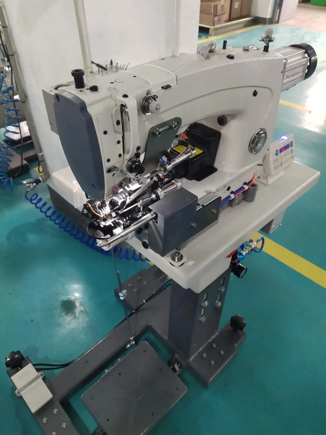High Quality Automatic Pneumatic Bottom Hemming Machine Suitable for Different Kind of Fabric Max Thickness 10mm    HK63900D