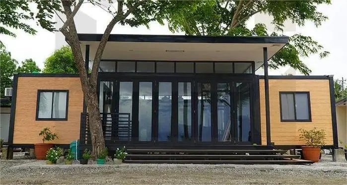 20ft Typhoon-Proof Container House Quick Assembly Prefabricated Components for Villas Hotels Thickened Glass Office Buildings
