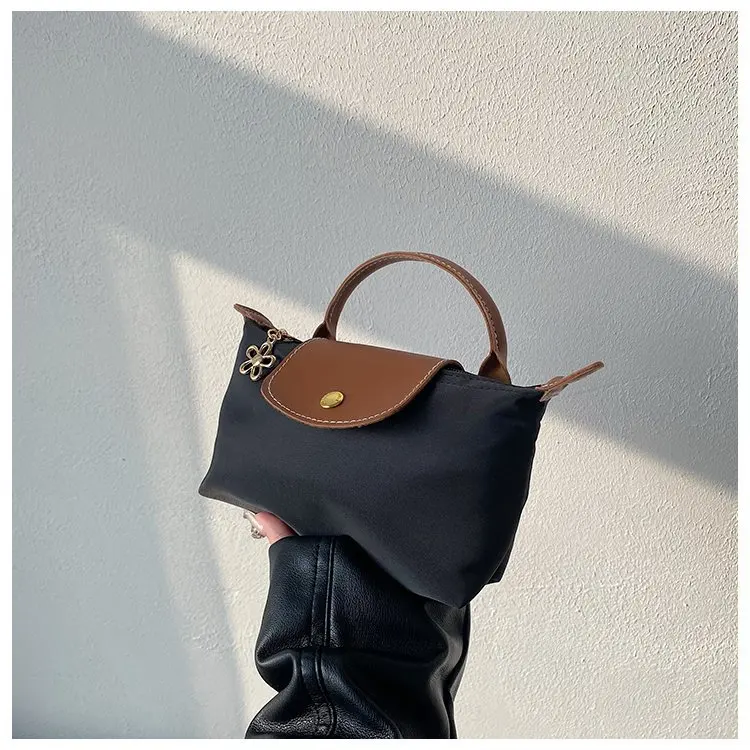 Niche-design Mini Dumpling Bag Lightweight Textured Water-Resistant Nylon Handbag Polyester Single Strap Crossbody Clutch for