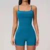 Chaleco azul + pantalones cortos