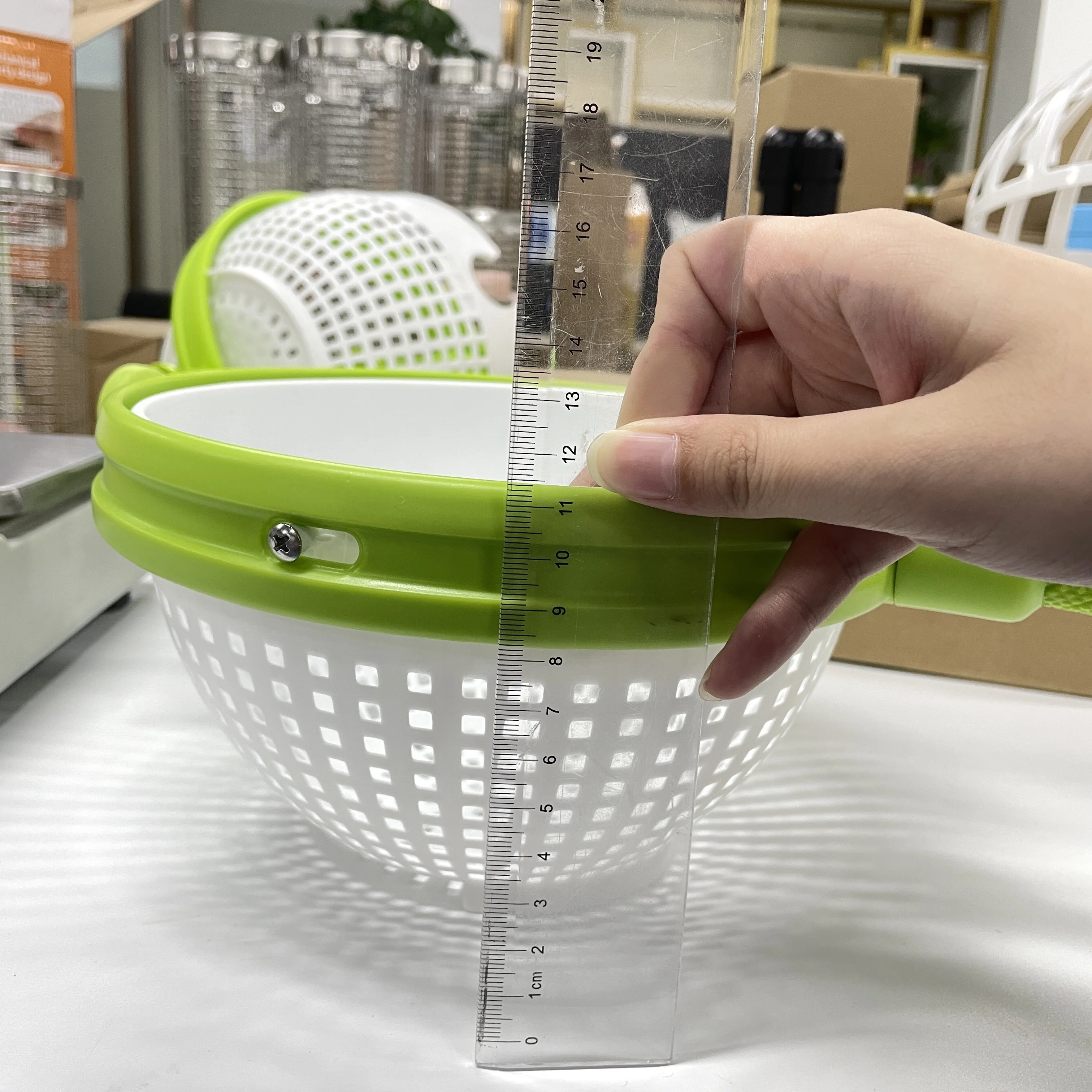 2.3L large salad spinner shrink pack salad spinner kitchen manual for hotel restaurant