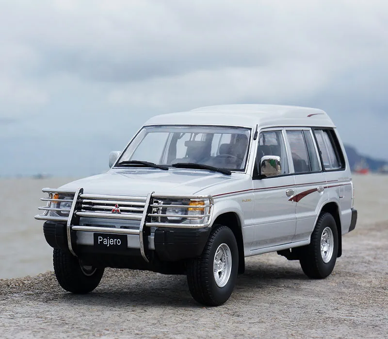 1:18 Sunyork & MC Mitsubishi Pajero V31 Diecast Model Car Diecast