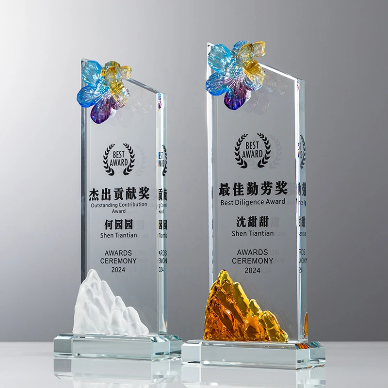 Factory wholesale custom Little bee industrious trophy k9 crystal manufacture