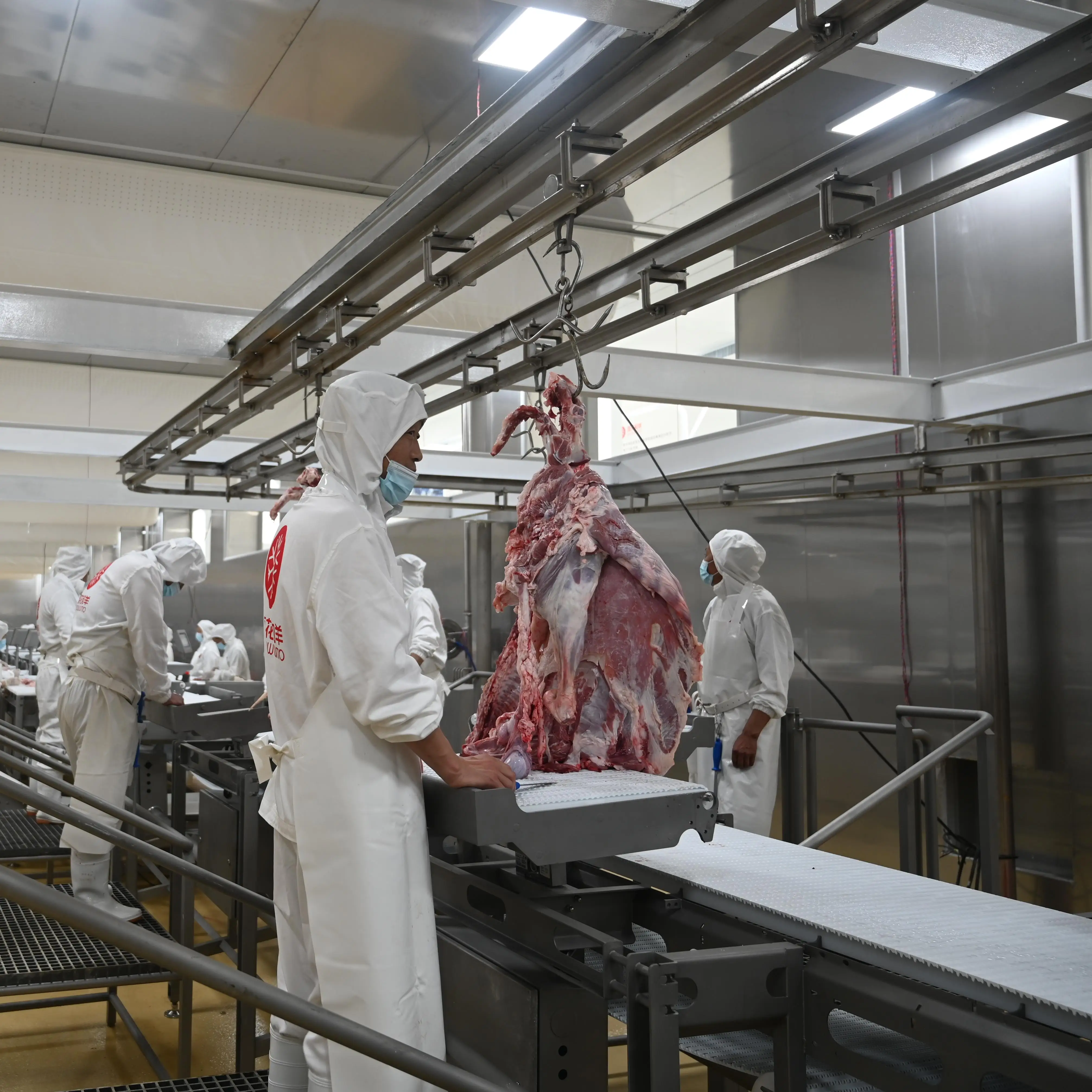Automatic sheep slaughtering line with durable sheep deboning conveyor for sheep slaughterhouse